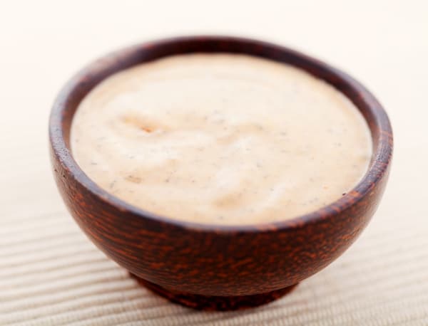 Thousand Island dressing: contains mayonnaise, olive oil, lemon juice, paprika, Worcestershire sauce, mustard, and vinegar