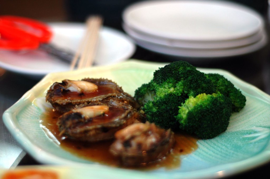 Abalone in oyster sauce