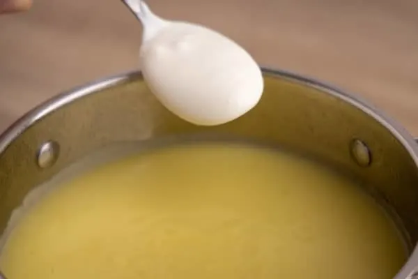 Adding sour cream to blended soup