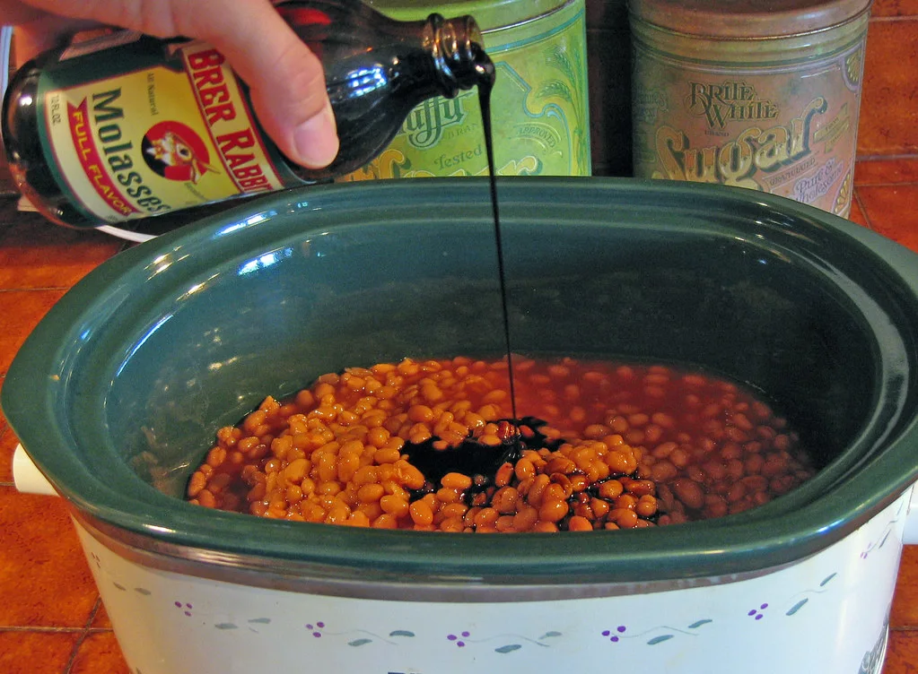 Adding molasses to chili