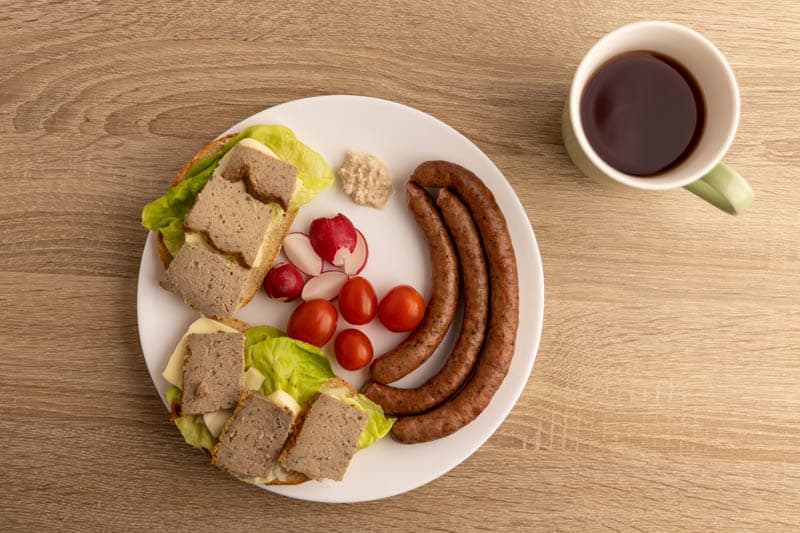 Breakfast with sausage and horseradish