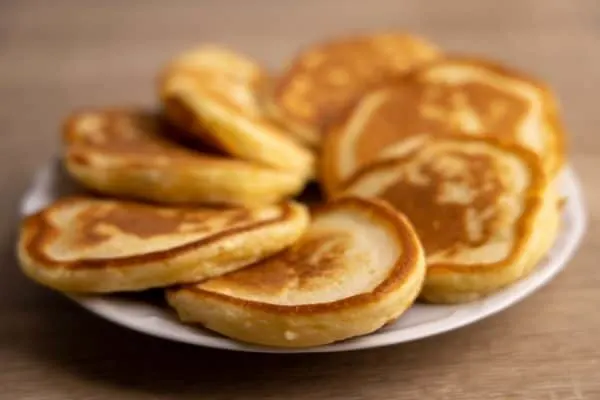 Cooked kefir-based pancakes