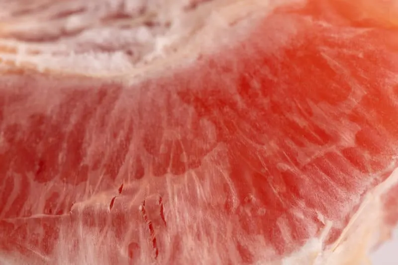 Grapefruit: white layer on fruit's flesh