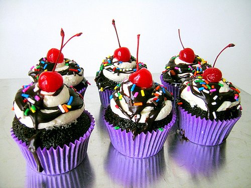 Ice Cream Sundae Cupcakes With Chocolate Syrup