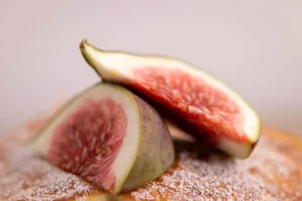Pancakes topped with figs