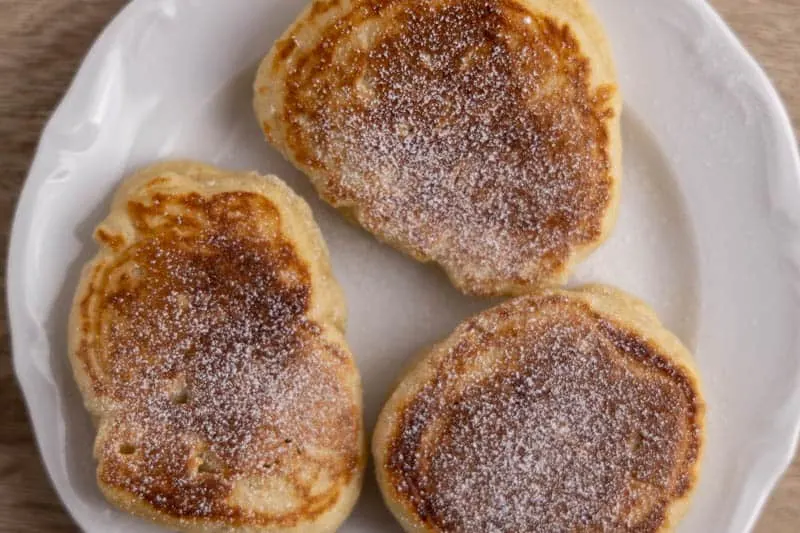 Pancakes topped with powdered sugar