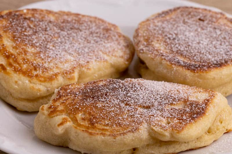 Pancakes with powdered sugar