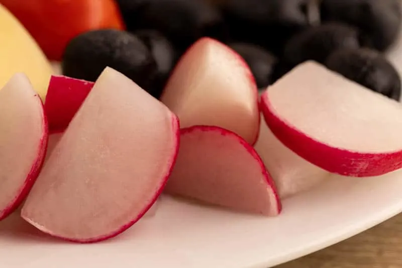Radishes cut in slices