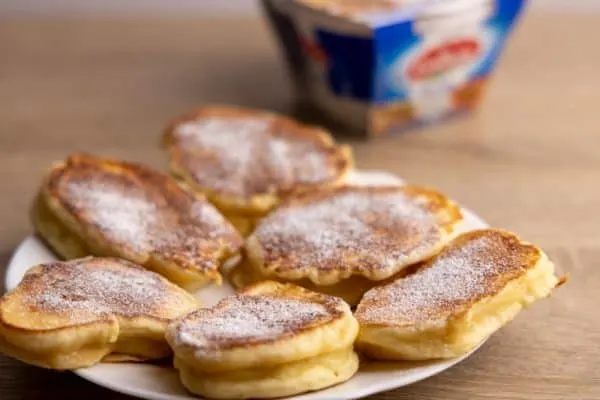 Ricotta pancakes with powdered sugar