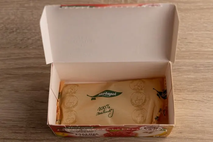 Wrapped tea bags in a carton