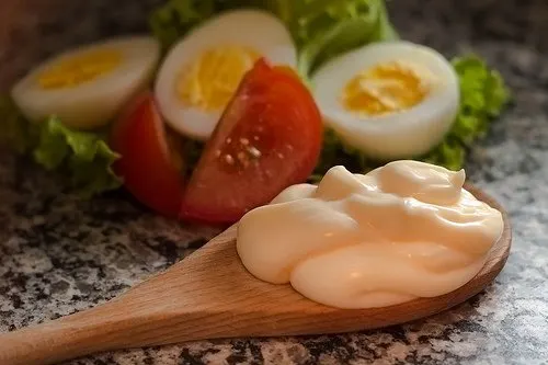Mayonnaise, eggs, and veggies